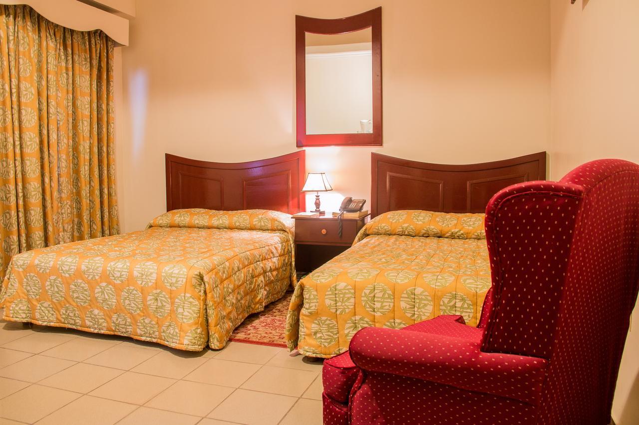 Regency Suites Hotel จอร์จทาวน์ ภายนอก รูปภาพ