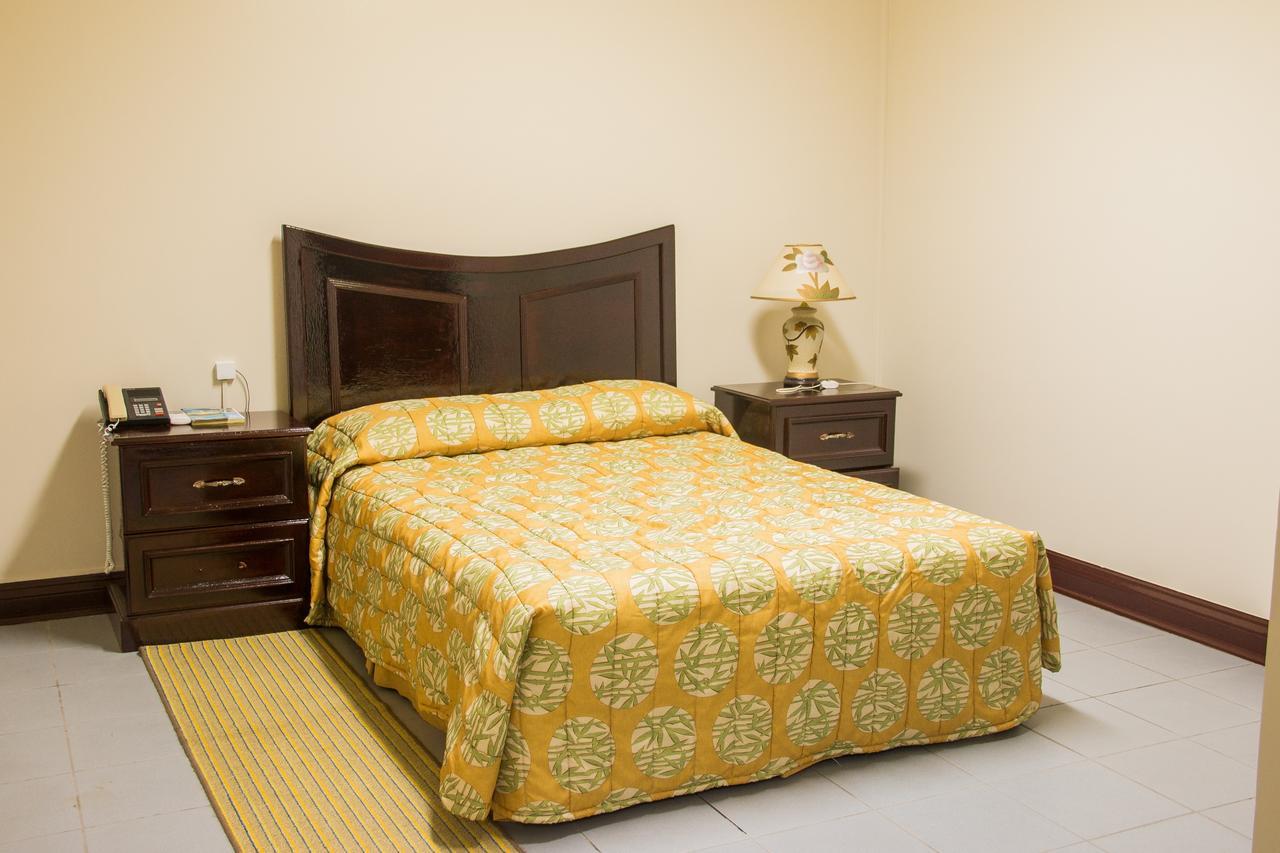 Regency Suites Hotel จอร์จทาวน์ ภายนอก รูปภาพ