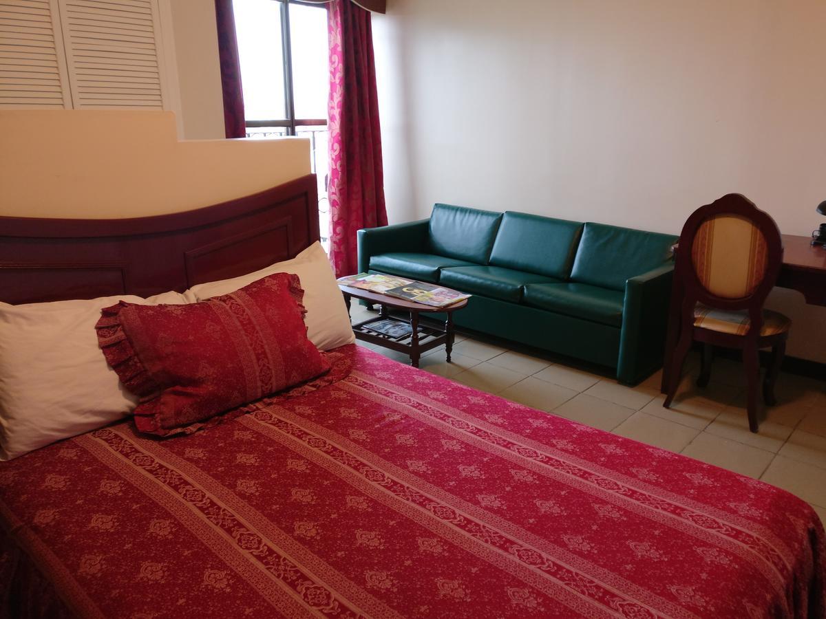 Regency Suites Hotel จอร์จทาวน์ ภายนอก รูปภาพ