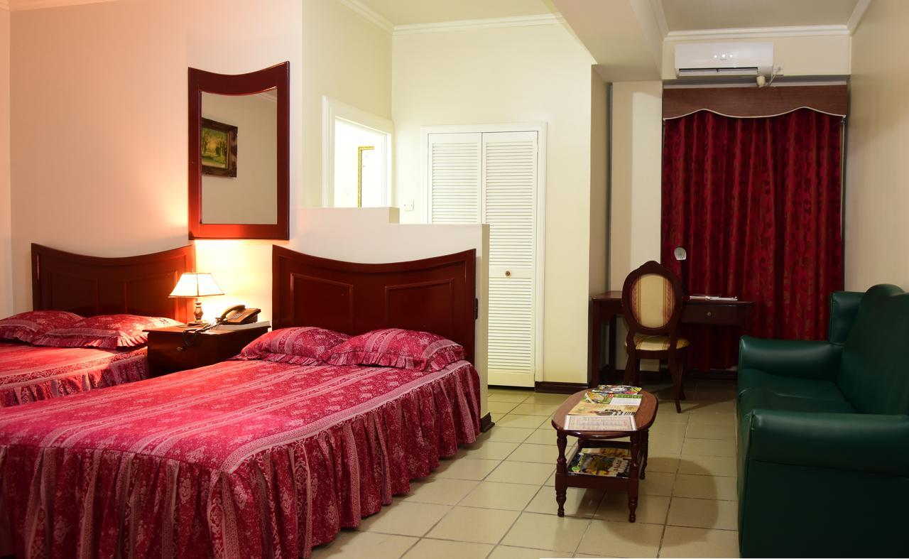 Regency Suites Hotel จอร์จทาวน์ ภายนอก รูปภาพ
